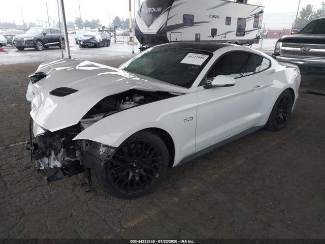 Ford Mustang Gt Premium 2018 1FA6P8CF9J5124914 Image 2