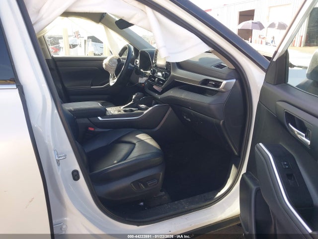 2022 TOYOTA HIGHLANDER 5TDHZRAH7NS091709 Photo 4