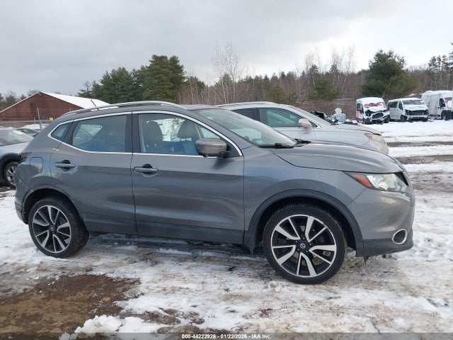 JN1BJ1CR1HW132959 Nissan Rogue Sport Sl