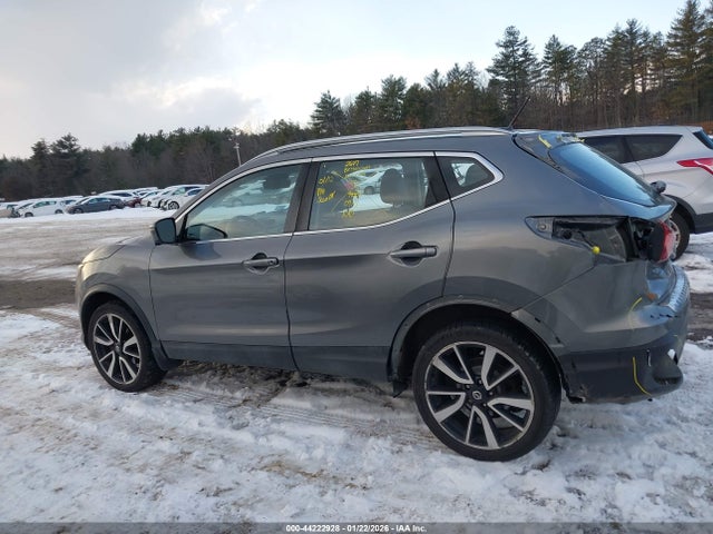 JN1BJ1CR1HW132959 Nissan Rogue Sport Sl