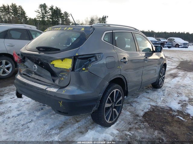 JN1BJ1CR1HW132959 Nissan Rogue Sport Sl