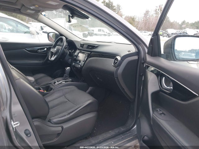 JN1BJ1CR1HW132959 Nissan Rogue Sport Sl