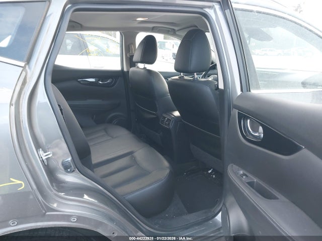 JN1BJ1CR1HW132959 Nissan Rogue Sport Sl