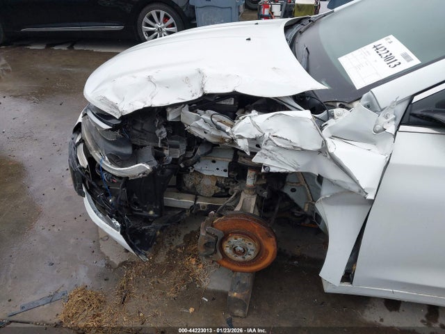 Aukcja sprzedaży 2015 Chrysler 200 C, vin: 1C3CCCCG0FN713687, numer aukcji: 44223013