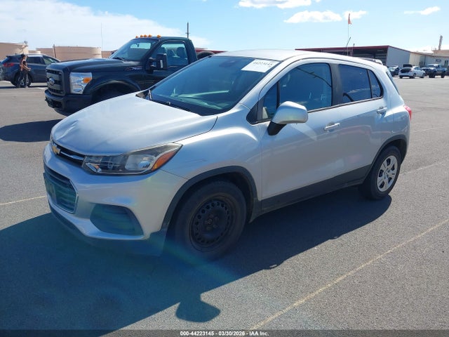 Chevrolet TRAX LS 2017 3GNCJKSB5HL272263 Image 2