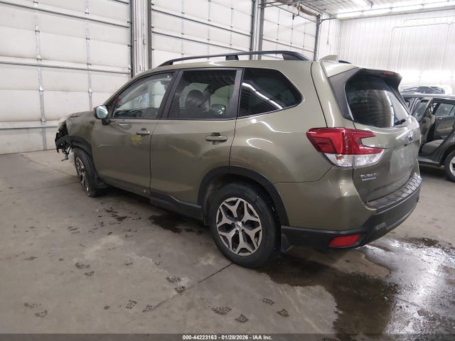 2020 SUBARU FORESTER JF2SKAGC0LH549990 Photo 2
