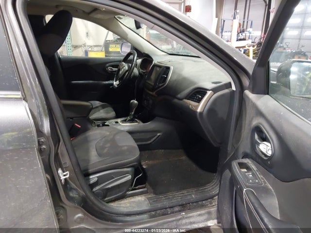 1C4PJLCS4FW532142 Jeep Cherokee Latitude