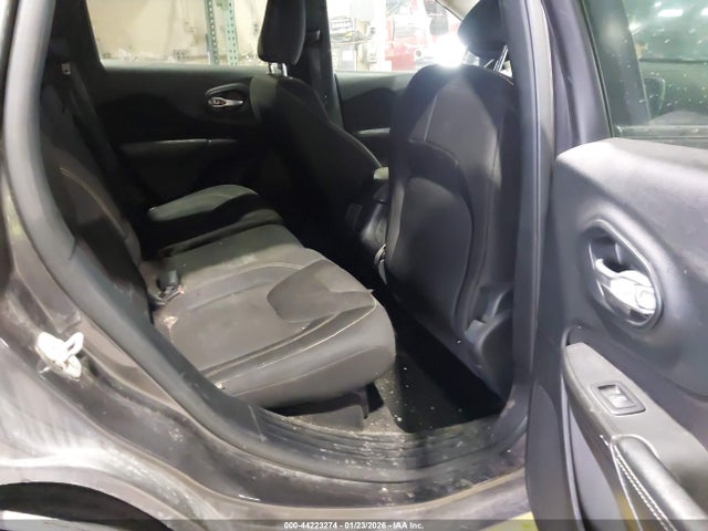 1C4PJLCS4FW532142 Jeep Cherokee Latitude