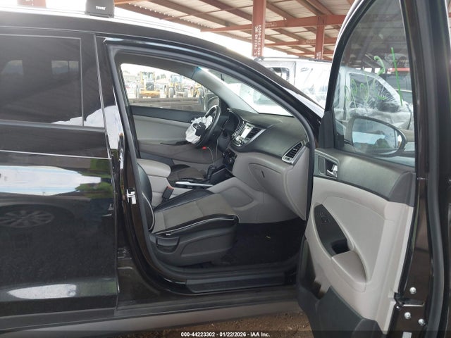 2016 HYUNDAI TUCSON KM8J33A2XGU156140 Photo 4