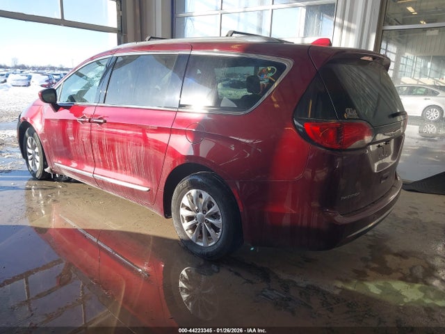 2019 CHRYSLER PACIFICA 2C4RC1BG1KR643674 Photo 2