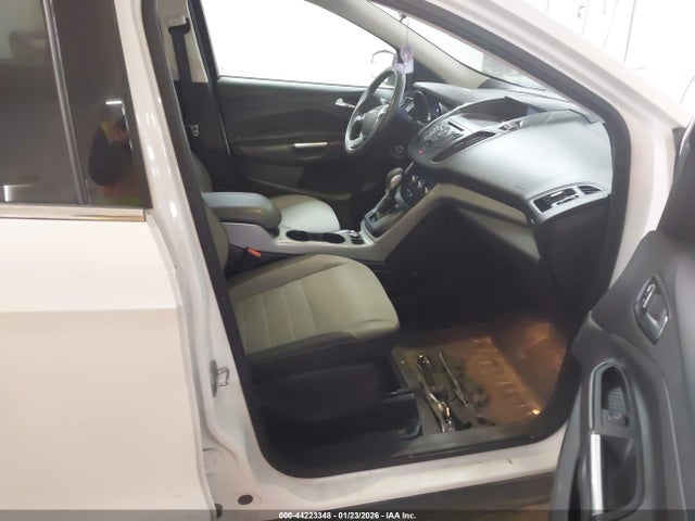 1FMCU9GX5FUA21285 Ford ESCAPE SE