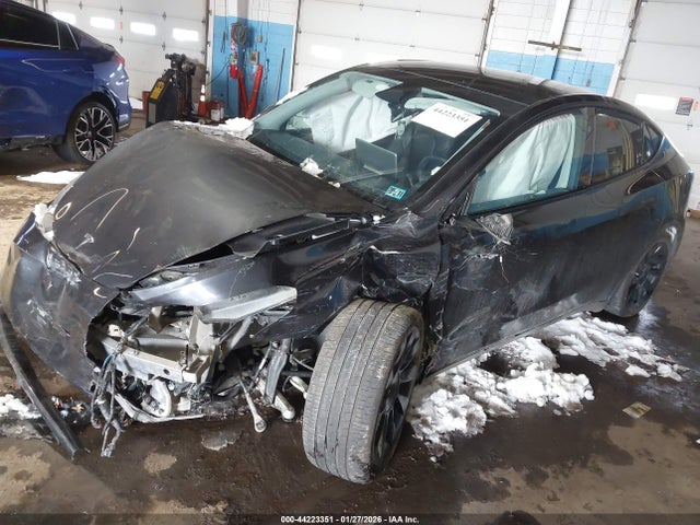 2024 TESLA MODEL Y 7SAYGDEE6RF070212 Photo 1