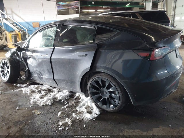 2024 TESLA MODEL Y 7SAYGDEE6RF070212 Photo 2