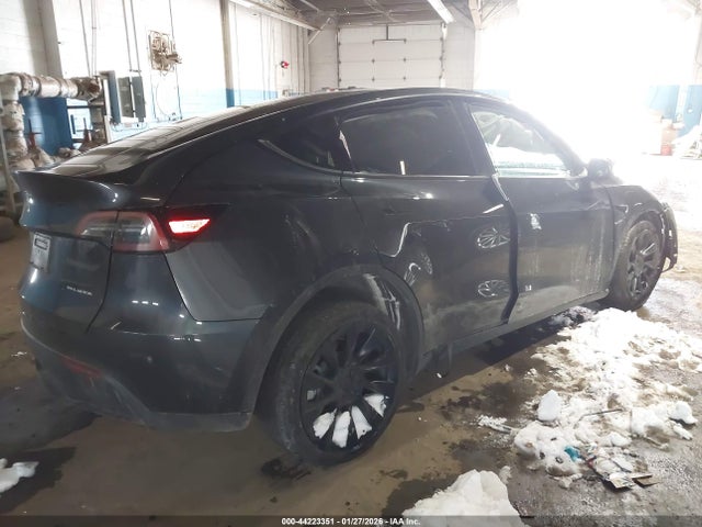 2024 TESLA MODEL Y 7SAYGDEE6RF070212 Photo 3