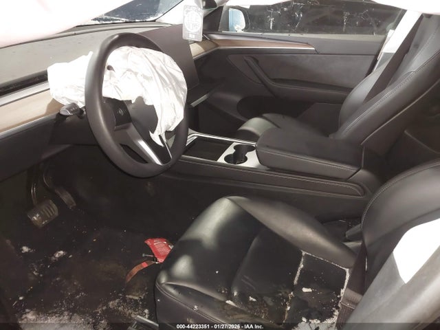 2024 TESLA MODEL Y 7SAYGDEE6RF070212 Photo 4