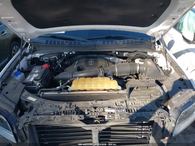 5LMJJ2NT7JEL05119 Lincoln Navigator Premiere