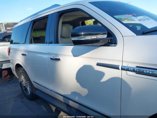 5LMJJ2NT7JEL05119 Lincoln Navigator Premiere