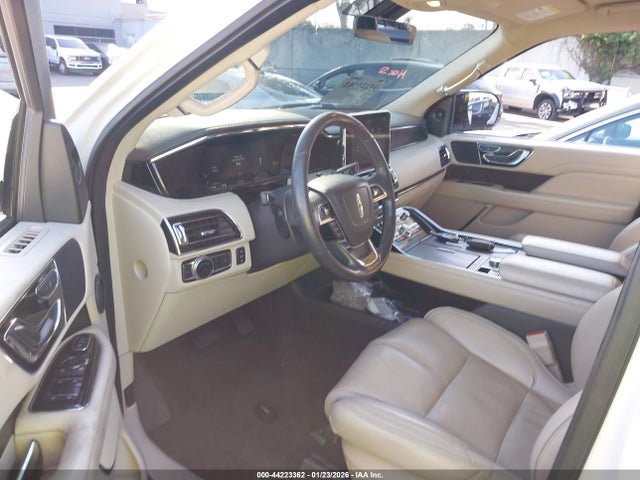 5LMJJ2NT7JEL05119 Lincoln Navigator Premiere