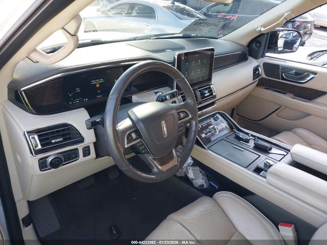 5LMJJ2NT7JEL05119 Lincoln Navigator Premiere