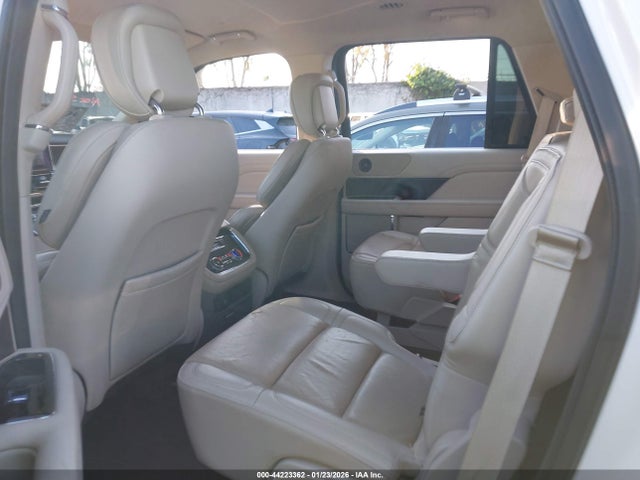 5LMJJ2NT7JEL05119 Lincoln Navigator Premiere