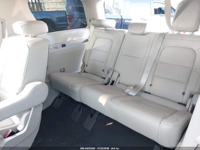 5LMJJ2NT7JEL05119 Lincoln Navigator Premiere