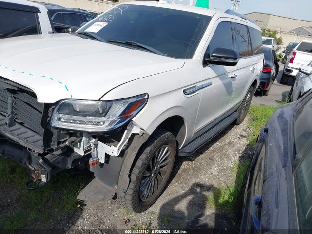 5LMJJ2NT7JEL05119 Lincoln Navigator Premiere