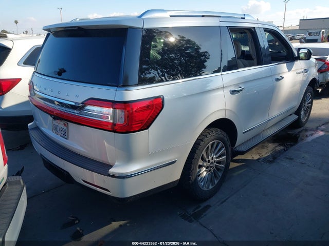 5LMJJ2NT7JEL05119 Lincoln Navigator Premiere
