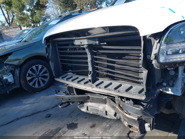5LMJJ2NT7JEL05119 Lincoln Navigator Premiere
