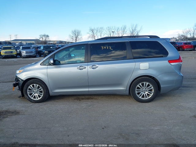 5TDYK3DC6ES446547 Toyota Sienna Xle V6 8 Passenger