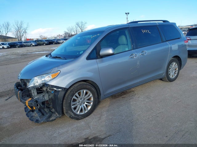 5TDYK3DC6ES446547 Toyota Sienna Xle V6 8 Passenger