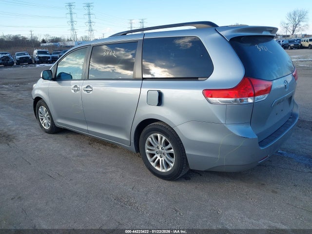 5TDYK3DC6ES446547 Toyota Sienna Xle V6 8 Passenger