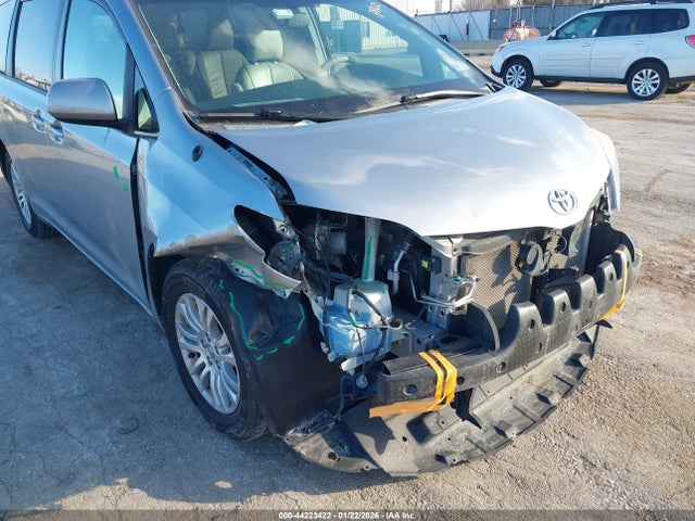 5TDYK3DC6ES446547 Toyota Sienna Xle V6 8 Passenger