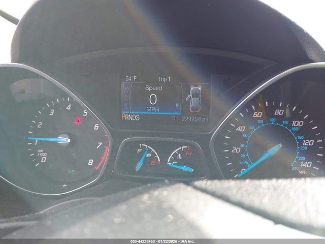 Продажа на аукционе авто 2016 Ford Escape Se, vin: 1FMCU0GX8GUA63981, номер лота: 44223468
