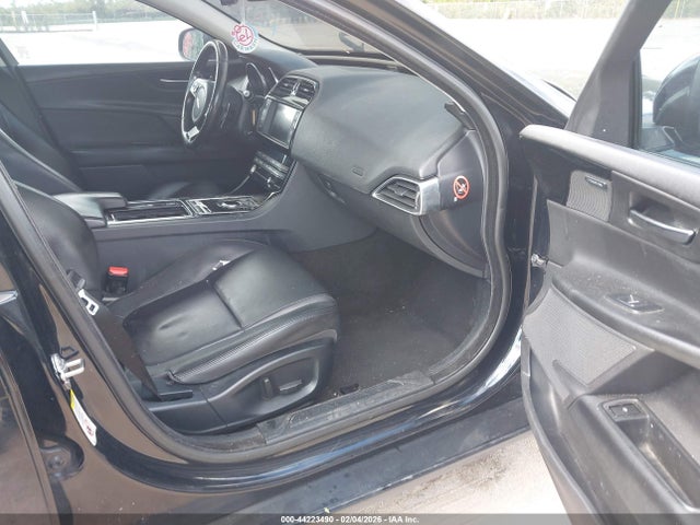 44223490 :رقم المزاد ، SAJAD4FX4JCP31701 vin ، 2018 Jaguar Xe 25t Premium مزاد بيع