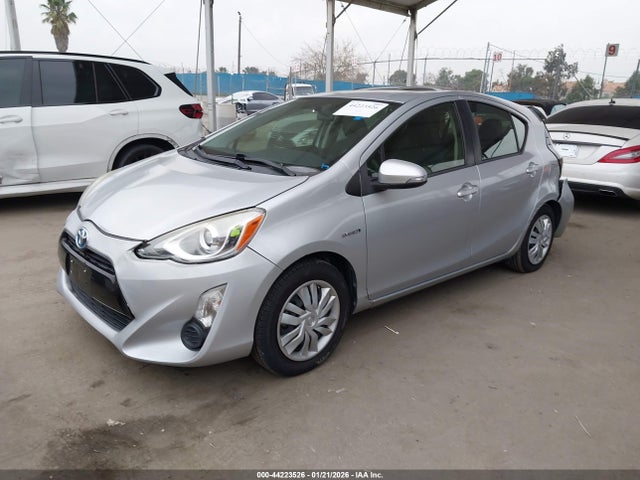 Toyota Prius C Two 2015 JTDKDTB36F1105618 Image 2