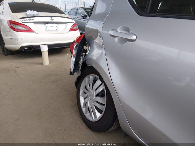 Toyota Prius C Two 2015 JTDKDTB36F1105618 Image 6