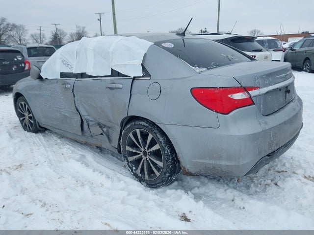 2014 CHRYSLER 200 1C3CCBCG1EN159603 Photo 2