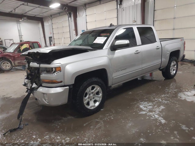 3GCUKREC8JG574183 Chevrolet Silverado 1500 2lt