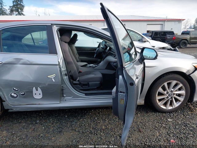 4T1C11BK1NU069418 Toyota Camry Le Awd
