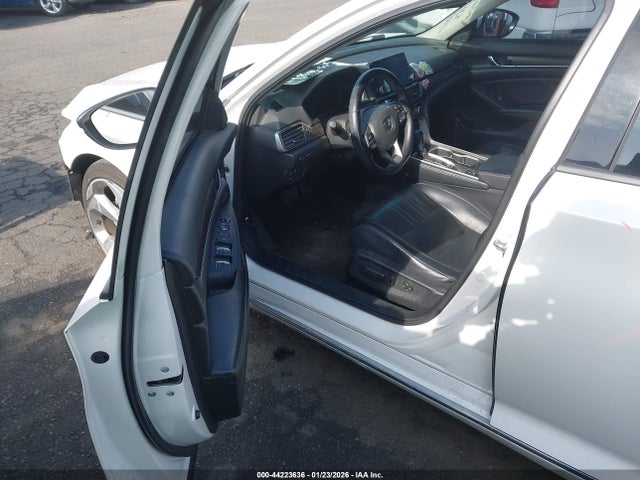 1HGCV1F98JA009116 Honda Accord Touring