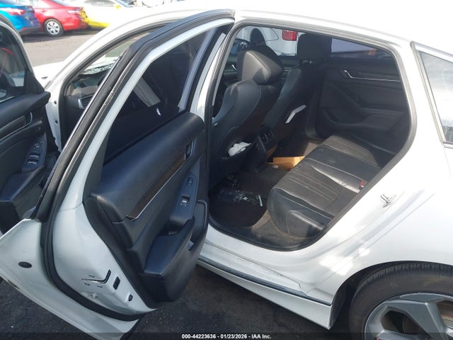 1HGCV1F98JA009116 Honda Accord Touring