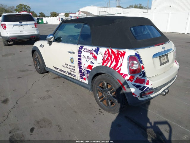 2011 MINI COOPER S WMWZP3C52BTX83283 Photo 2
