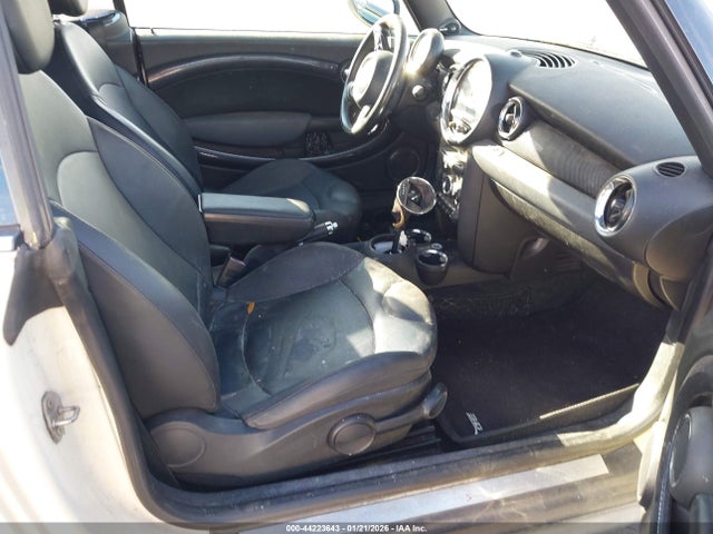 2011 MINI COOPER S WMWZP3C52BTX83283 Photo 4