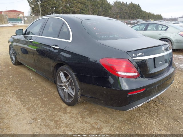 2019 MERCEDES-BENZ E 300 WDDZF4KB0KA496965 Photo 2