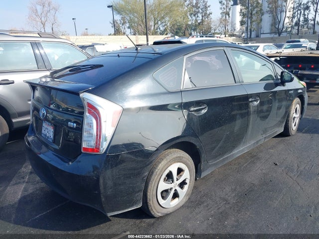 JTDKN3DU1F1874935 Toyota Prius Two