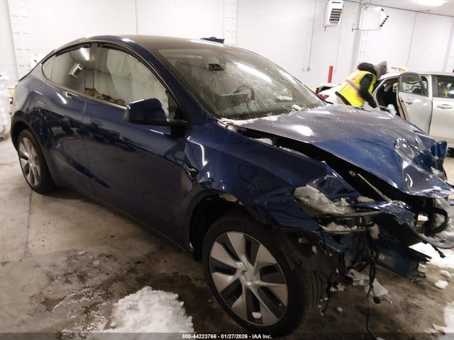 2024 TESLA MODEL Y 7SAYGDEE4RA216121 Photo 0
