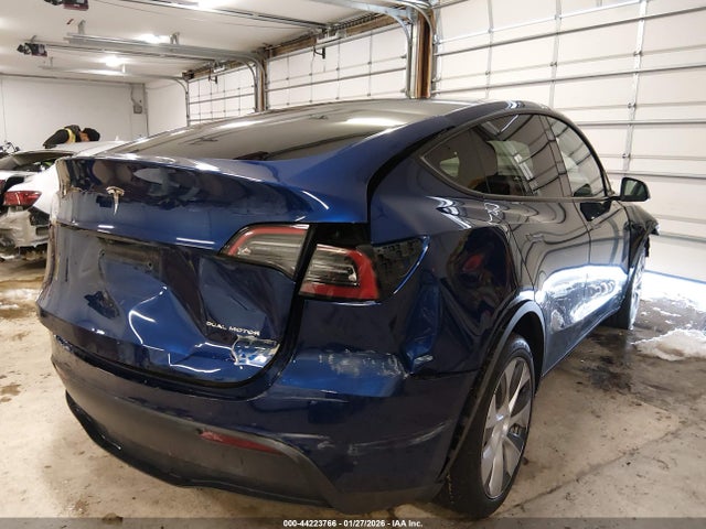 2024 TESLA MODEL Y 7SAYGDEE4RA216121 Photo 3