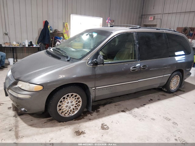1998 CHRYSLER TOWN & COUNTRY 1C4GP64L2WB672172 Photo 1