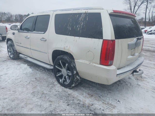 2008 CADILLAC ESCALADE ESV 1GYFK668X8R206173 Photo 2