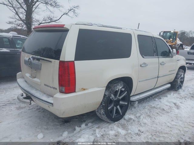 2008 CADILLAC ESCALADE ESV 1GYFK668X8R206173 Photo 3